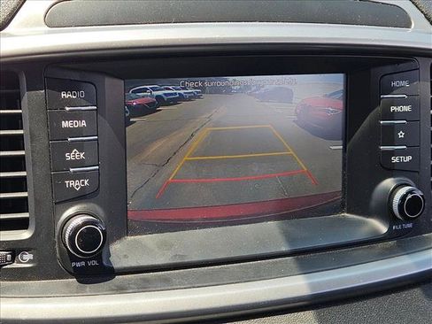 Used 2019 Kia Sorento FWD image 13
