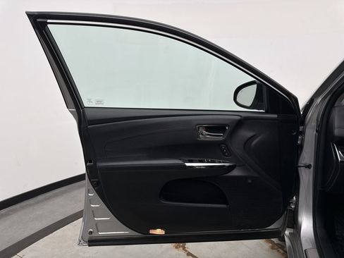 Used 2017 Toyota Avalon Limited w/ All Weather Liner Package FWD image 9