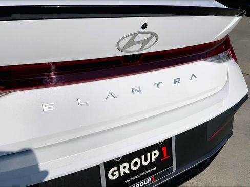 Used 2025 Hyundai Elantra Sport image 28