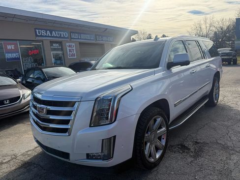 Used 2017 Cadillac Escalade ESV Luxury AWD/4WD image 2