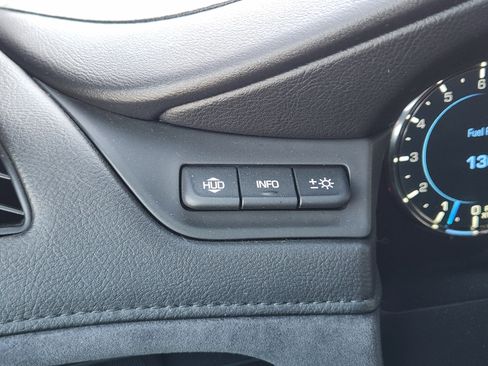 Used 2017 Cadillac Escalade Luxury image 23