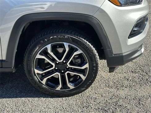 Certified 2023 Jeep Compass Limited image 9