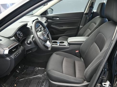 Used 2025 Nissan Altima 2.5 SV FWD image 13