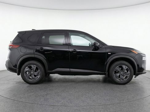 Used 2025 Nissan Rogue SV image 11