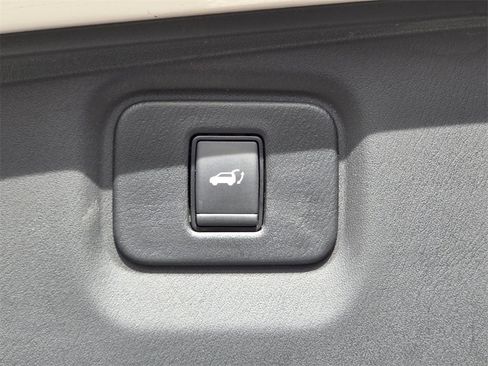Used 2019 Nissan Pathfinder SL image 29
