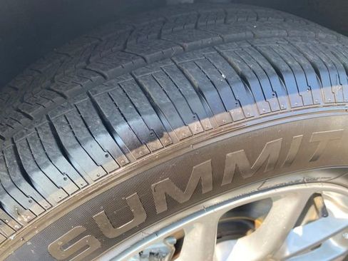 Used 2024 Chrysler Pacifica Touring-L image 24