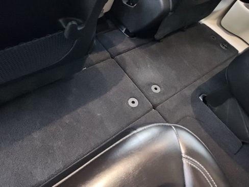 Used 2024 Chrysler Pacifica Touring-L image 8