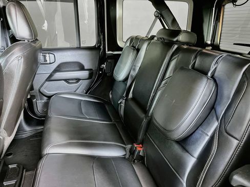 Used 2023 Jeep Wrangler Unlimited Sahara w/ Cold Weather Group AWD/4WD image 31