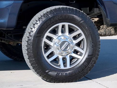 Used 2019 Ford F250 Lariat w/ FX4 Off-Road Package image 14