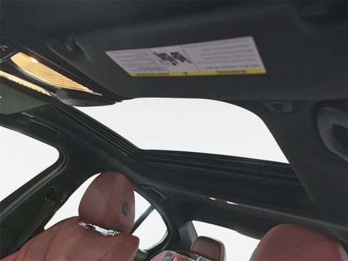 Certified 2025 BMW 330i Sedan image 28