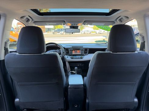 Used 2018 Toyota RAV4 XLE image 19