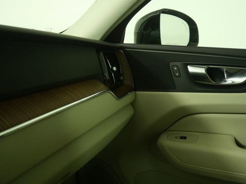 Used 2021 Volvo XC60 T5 Momentum image 26