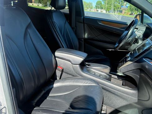 Used 2019 Lincoln MKC Select w/ Select Plus Package AWD/4WD image 10