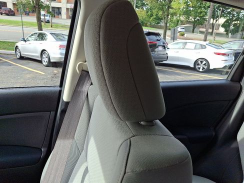 Used 2015 Honda CR-V LX image 17