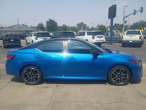 Used 2025 Nissan Sentra SR w/ SR Premium Package FWD image 5