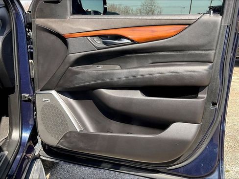 Used 2020 Cadillac Escalade Luxury RWD image 29