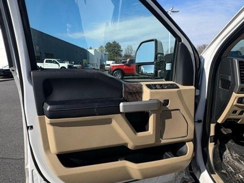 Used 2019 Ford F350 Lariat w/ Lariat Ultimate Package image 16