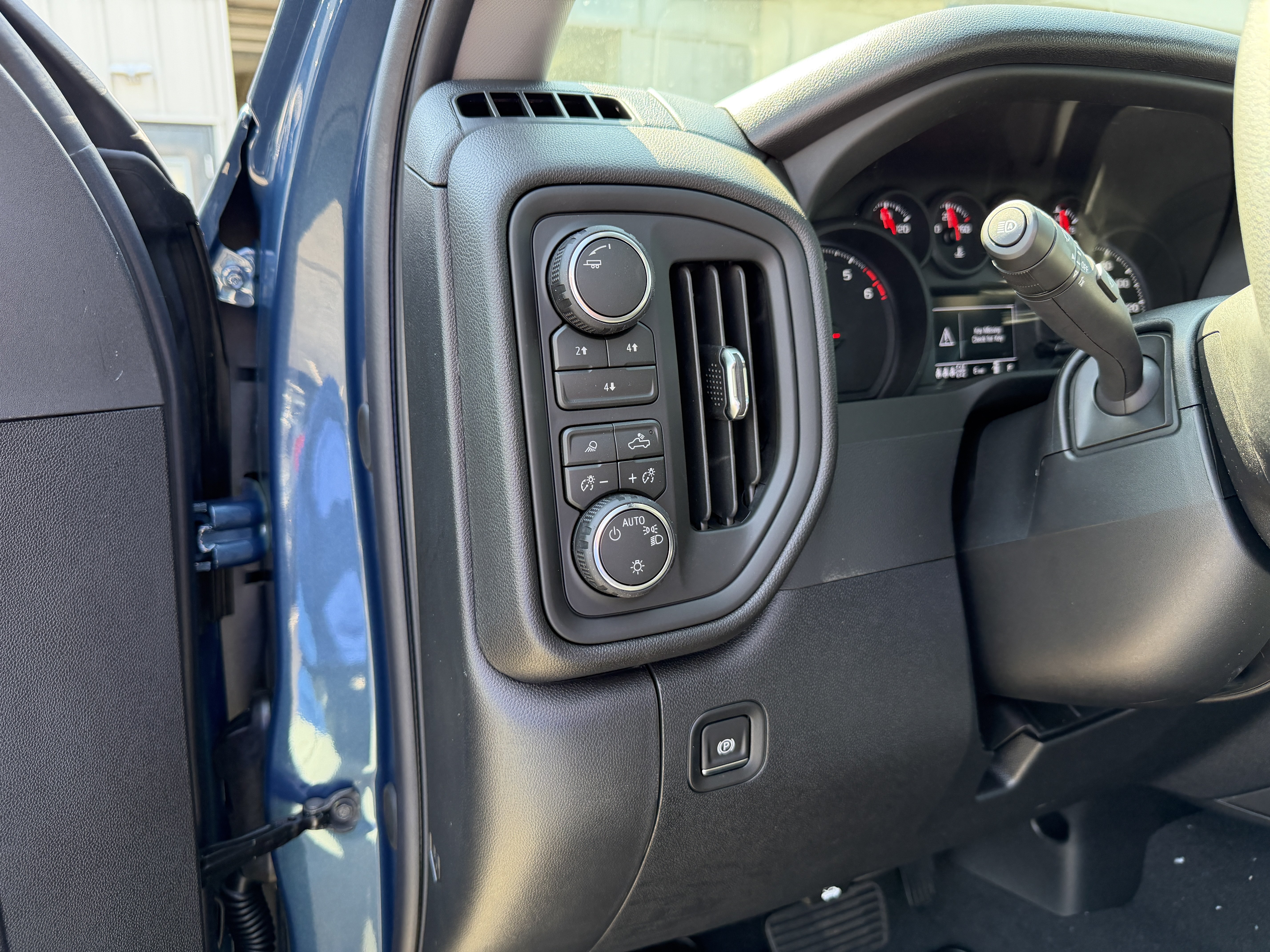 New 2026 Chevrolet Silverado 2500 Custom w/ Custom Value Package AWD/4WD image 15
