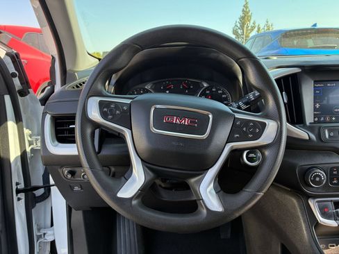 Used 2024 GMC Terrain SLE FWD image 26