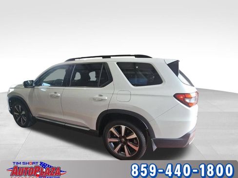 Used 2025 Honda Pilot Touring image 8