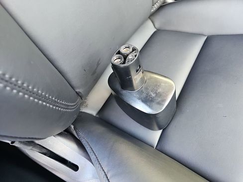 Used 2023 Tesla Model Y Performance image 36