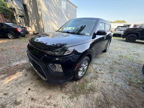 Used 2022 Kia Soul LX w/ Technology Package FWD image 2
