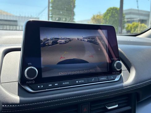 Used 2025 Nissan Rogue SV FWD image 25
