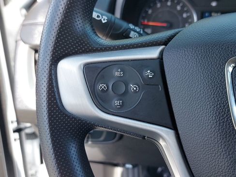 Used 2024 GMC Terrain SLE image 16