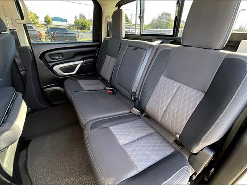Used 2022 Nissan Titan SV image 26