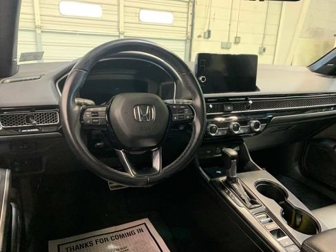 Used 2022 Honda Civic Sport Touring image 4