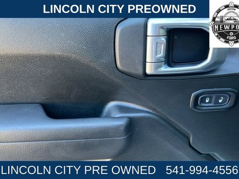 Used 2022 Jeep Gladiator Rubicon w/ Cold Weather Group image 10