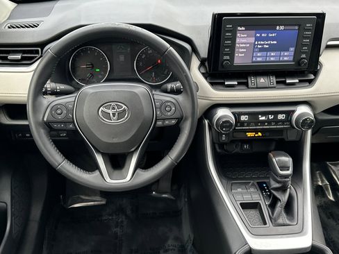 Used 2019 Toyota RAV4 XLE Premium image 16