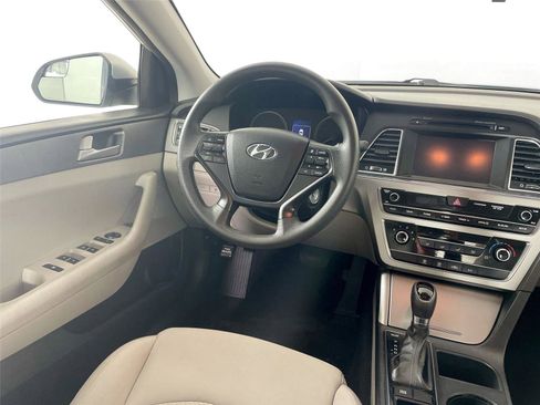 Used 2016 Hyundai Sonata SE image 2