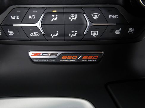 Used 2015 Chevrolet Corvette Z06 w/ 3LZ Preferred Equipment Group image 27