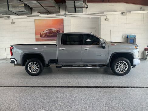 Used 2025 Chevrolet Silverado 2500 LTZ w/ LTZ Convenience Package AWD/4WD image 10