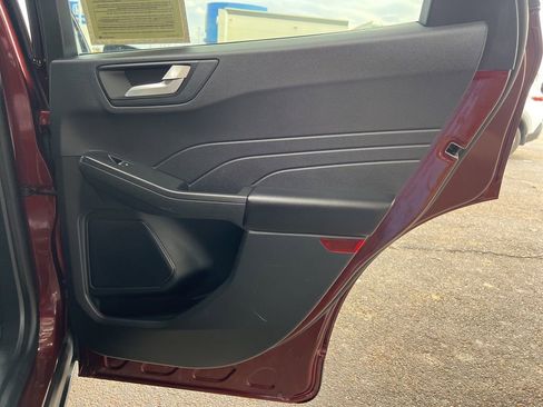 Used 2021 Ford Escape SE image 13