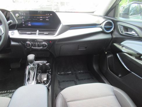 Used 2025 Chevrolet Trax LT w/ Driver Confidence Package FWD image 13