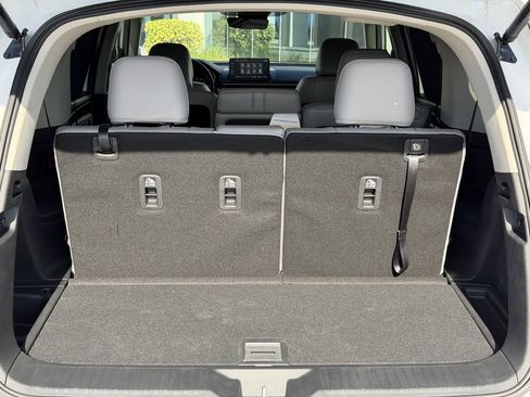 New 2025 Honda Pilot Touring image 9