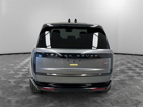 Used 2023 Land Rover Range Rover SE image 4