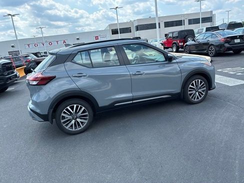 Used 2023 Nissan Kicks SR w/ SR Premium Package FWD image 6