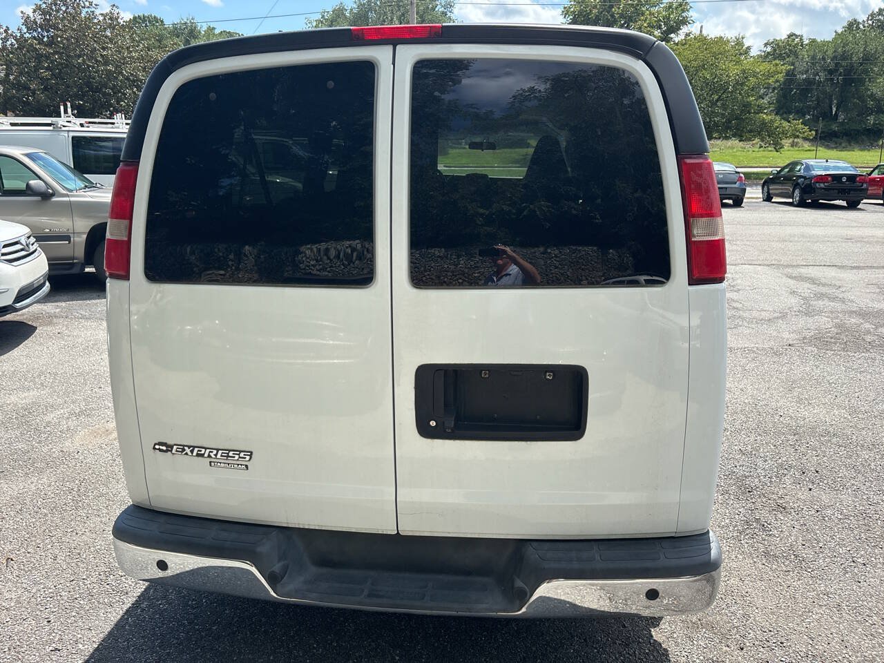 Used 2016 Chevrolet Express 3500 LT w/ LT Preferred Equipment Group RWD image 12