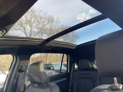 Used 2024 Jeep Wagoneer Launch Edition image 13