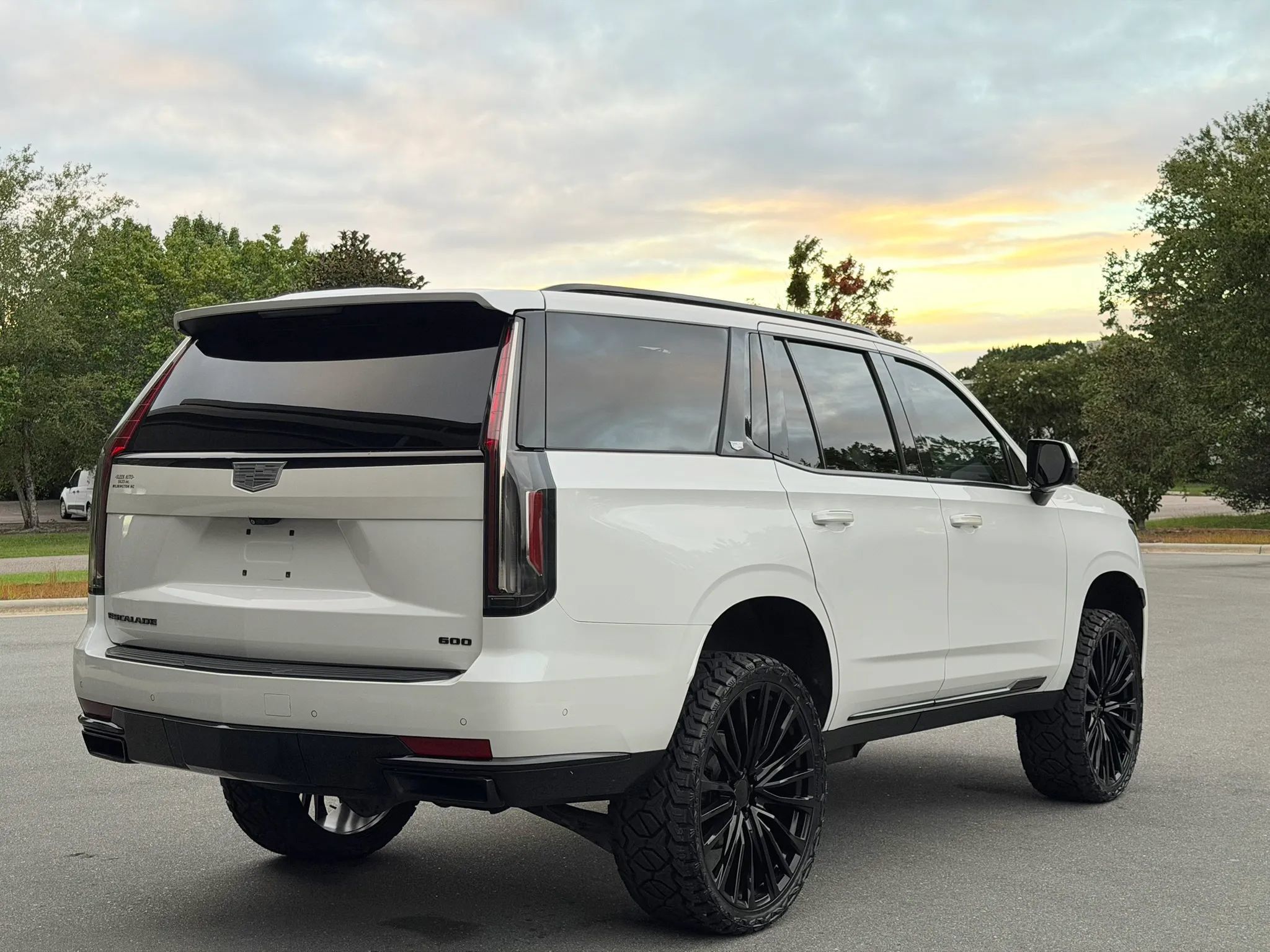 Used 2021 Cadillac Escalade Sport w/ LPO, ONYX Package AWD/4WD image 3