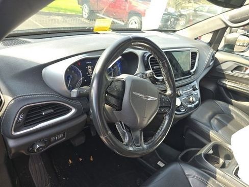 Used 2021 Chrysler Pacifica Touring-L w/ S Appearance Package image 10