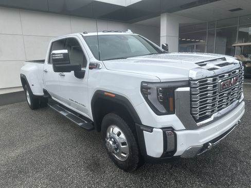 New 2026 GMC Sierra 3500 Denali w/ Denali Reserve Package image 12