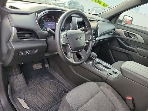 Used 2023 Chevrolet Traverse LT image 18