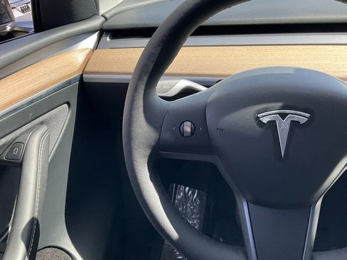 Used 2023 Tesla Model Y Long Range image 44