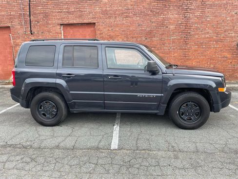 Used 2016 Jeep Patriot Sport image 2