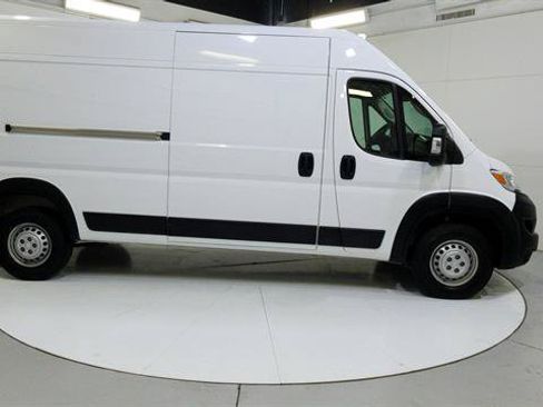 Used 2025 RAM ProMaster 2500 w/ Convenience Group FWD image 9