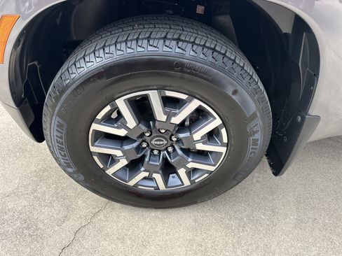 Used 2024 Nissan Frontier SL w/ Technology Package RWD image 7